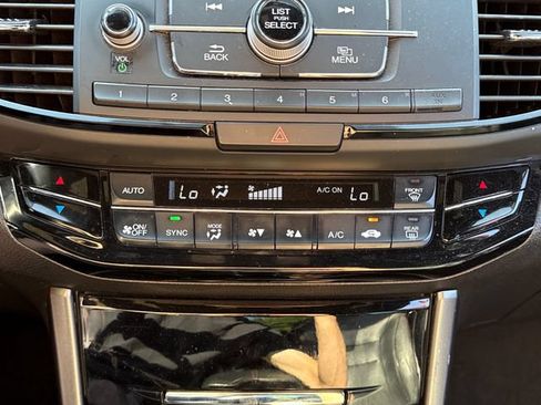 Used 2017 Honda Accord Sport Special Edition image 28