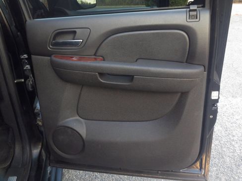 Used 2010 Chevrolet Suburban LTZ image 37