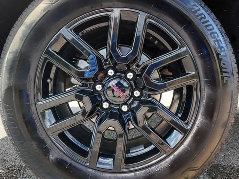 Used 2024 GMC Sierra 1500 Elevation image 39