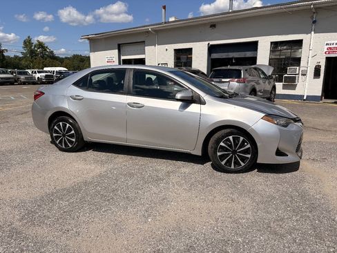 Used 2018 Toyota Corolla LE FWD image 6