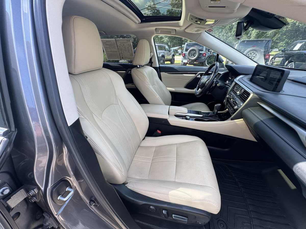 Used 2021 Lexus RX 350L Luxury w/ Accessory Package FWD image 10