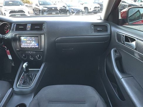 Used 2015 Volkswagen Jetta S image 40