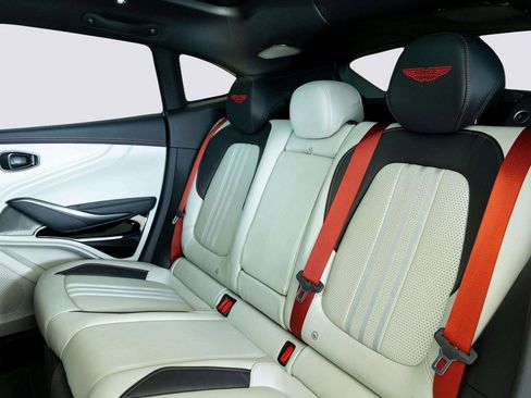 Used 2025 Aston Martin DBX 707 image 40