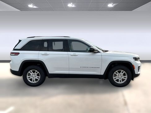 Used 2023 Jeep Grand Cherokee Laredo w/ Luxury Tech Group I AWD/4WD image 7