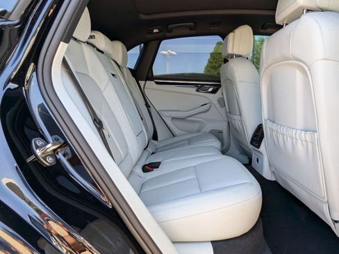 Used 2025 Porsche Macan Turbo image 24