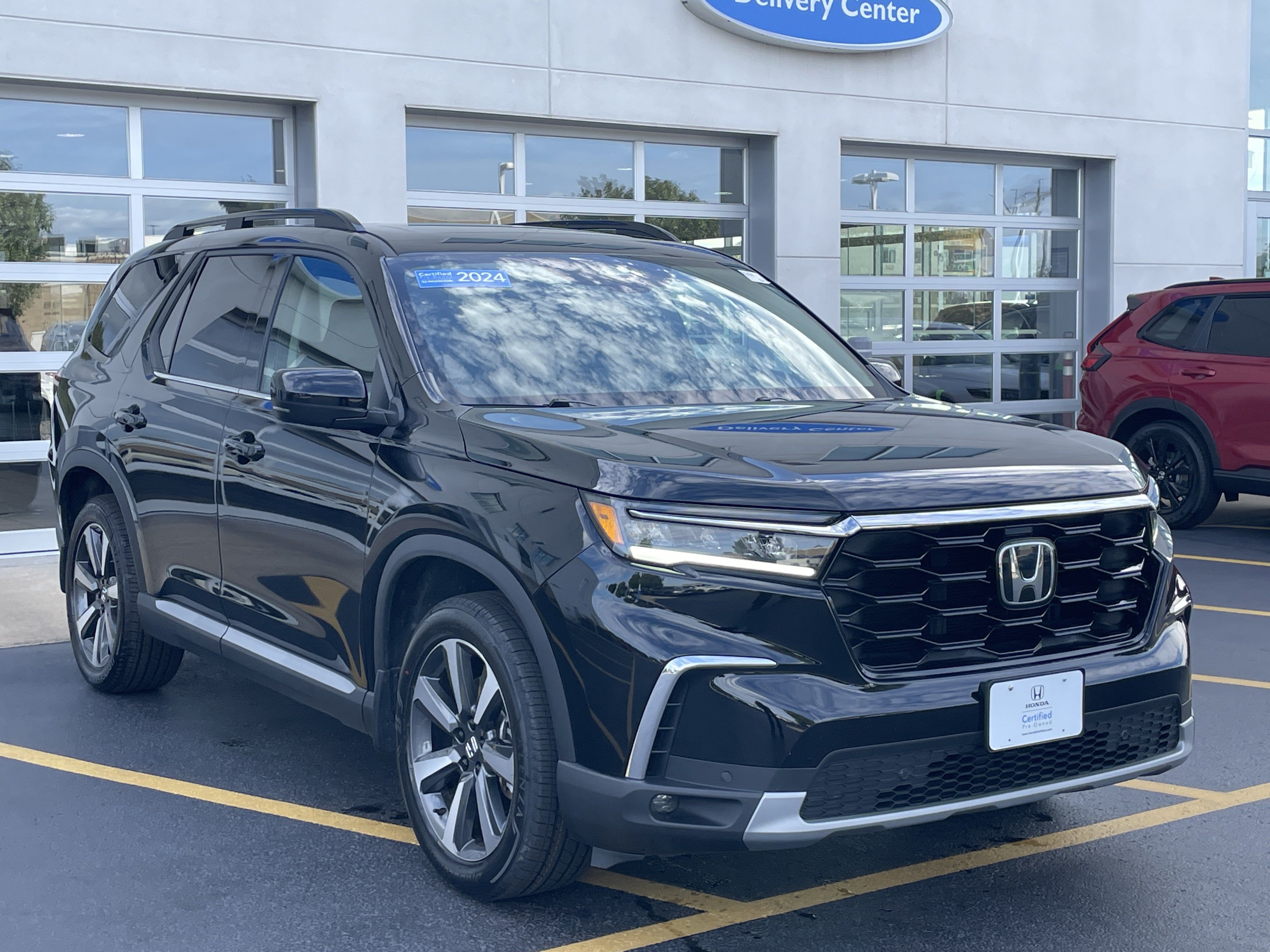 Certified 2024 Honda Pilot Touring image 1