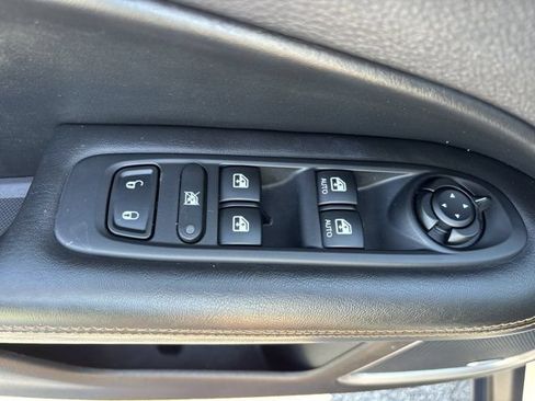 Used 2018 Jeep Compass Limited w/ Navigation Group AWD/4WD image 22
