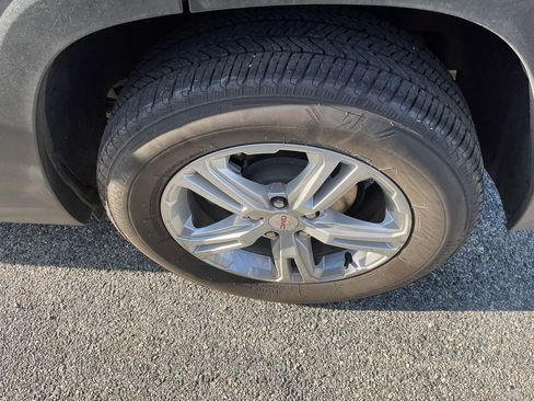 Used 2024 GMC Terrain SLE image 6