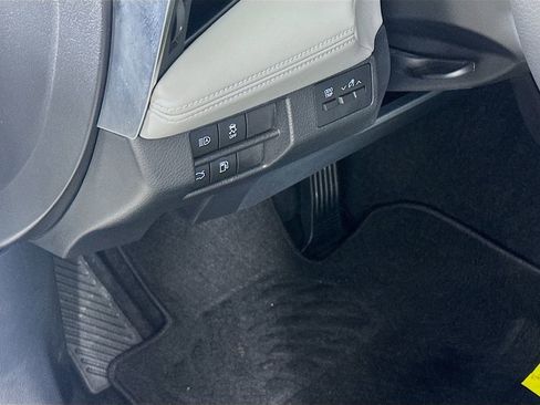 Used 2022 Toyota Avalon XLE image 10