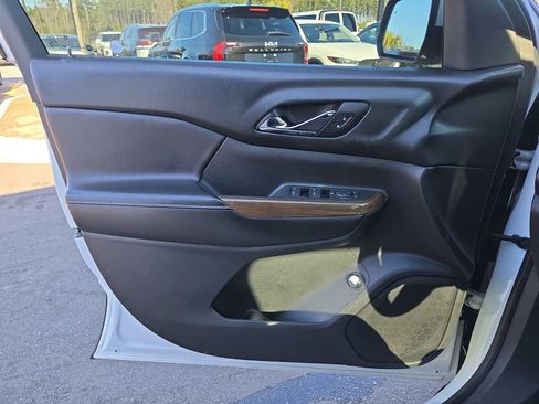 Used 2017 GMC Acadia SLE w/ Driver Alert Package I image 31