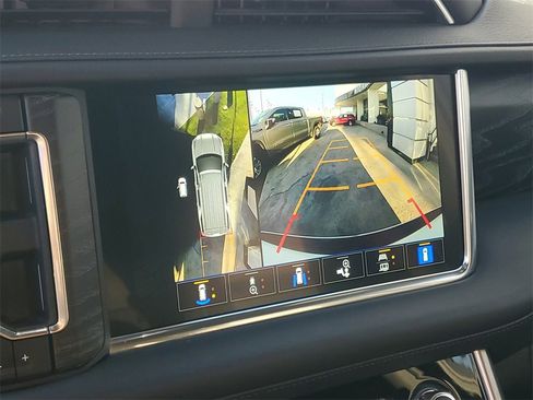 Used 2024 GMC Yukon XL Denali image 32