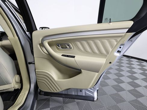 Used 2015 Ford Taurus SE image 21