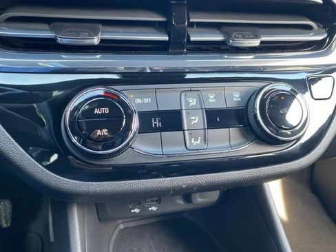 Used 2025 Buick Envista Sport Touring image 37