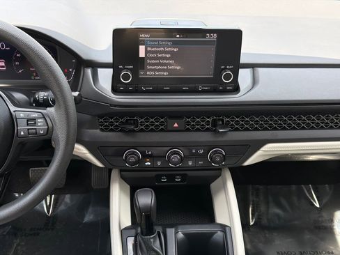 Used 2023 Honda Accord LX image 17