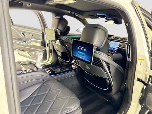 Used 2023 Mercedes-Benz Maybach S 680 4MATIC image 34