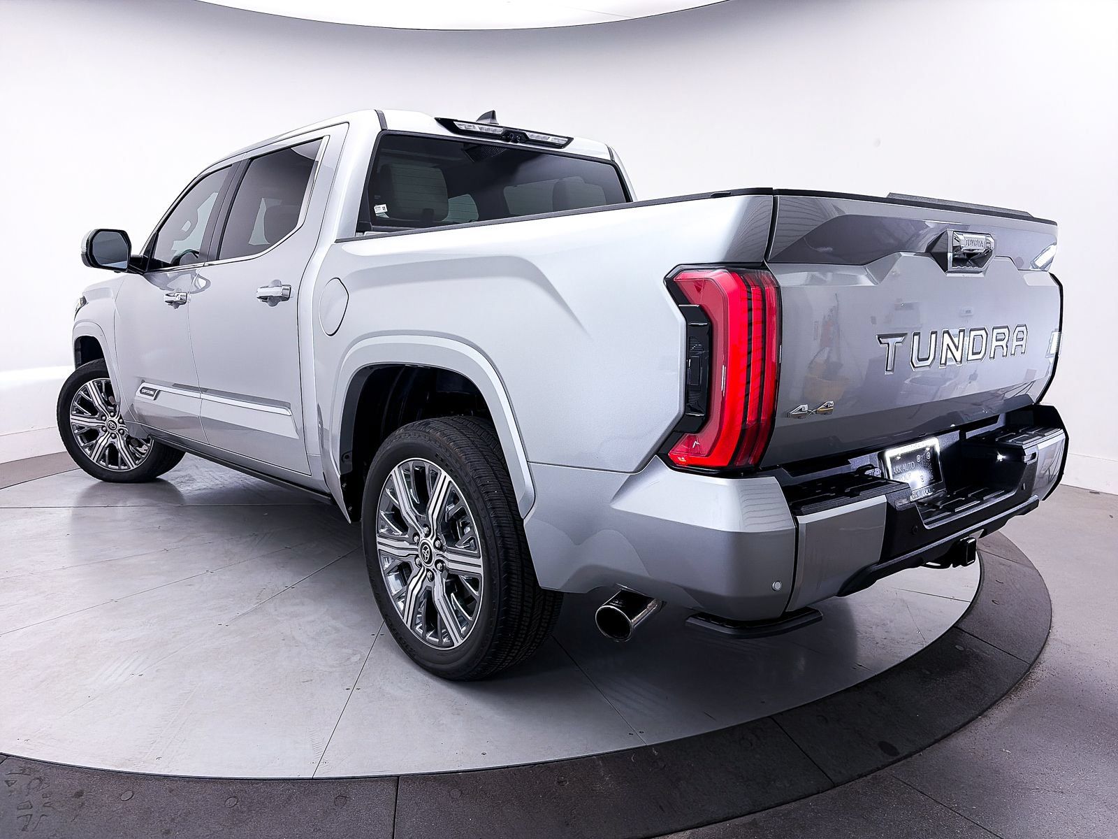 Used 2024 Toyota Tundra Capstone AWD/4WD image 2