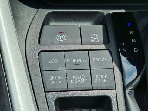 Used 2023 Toyota RAV4 LE AWD/4WD image 16