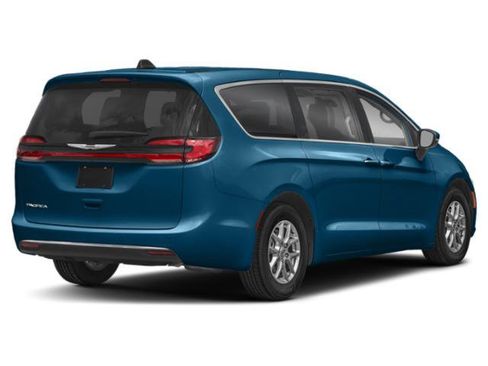 Used 2024 Chrysler Pacifica Touring-L FWD image 2