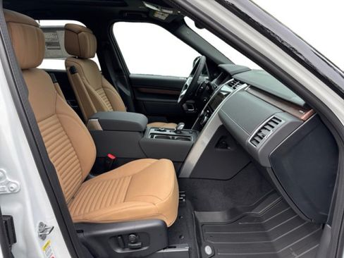 Used 2025 Land Rover Discovery Dynamic SE AWD/4WD image 20