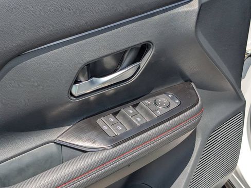 Used 2025 Nissan Kicks SR FWD image 16