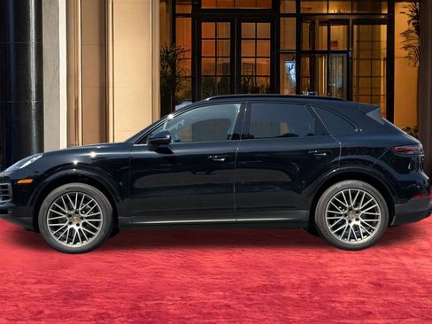 Used 2023 Porsche Cayenne Platinum Edition AWD/4WD image 2