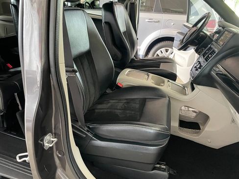 Used 2017 Dodge Grand Caravan SXT FWD image 16