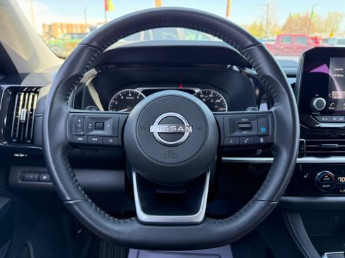 Used 2025 Nissan Pathfinder SV FWD image 18