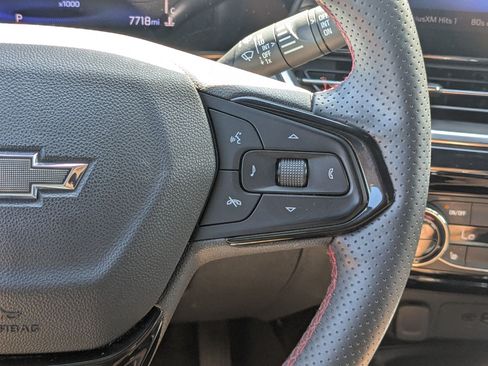 Used 2025 Chevrolet Trax RS w/ Sunroof Package FWD image 20