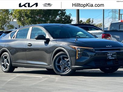 New 2025 Kia K4 LXS