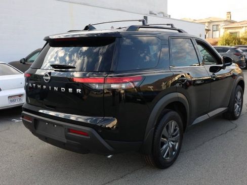 New 2025 Nissan Pathfinder SV image 4