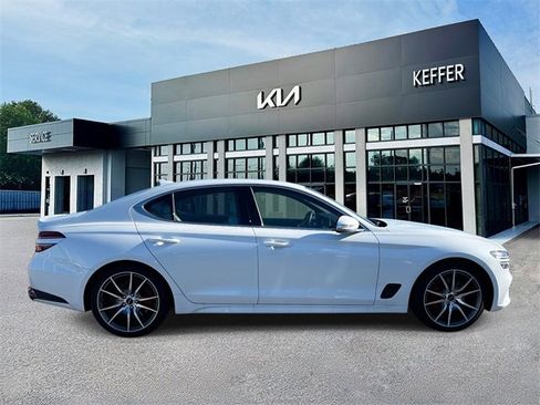 Used 2025 Genesis G70 2.5T image 9