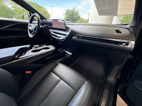 Certified 2024 Cadillac Lyriq Luxury AWD/4WD image 30
