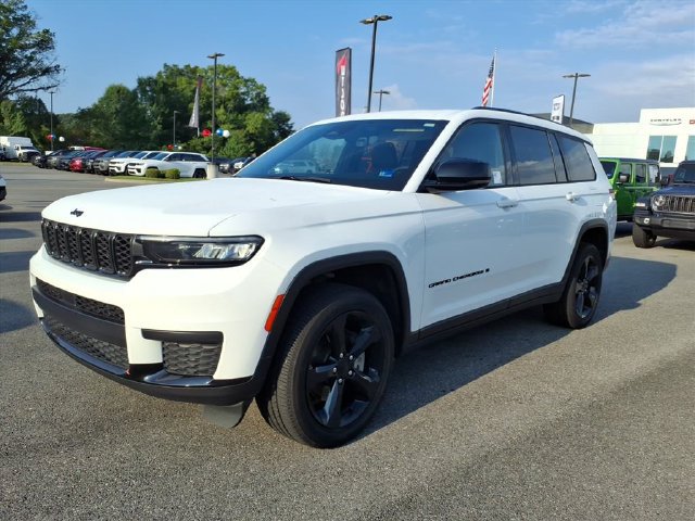 Used 2025 Jeep Grand Cherokee L Altitude AWD/4WD image 11