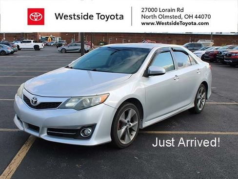 Used 2013 Toyota Camry SE w/ Leather Pkg FWD image 1
