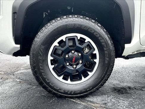 Used 2025 Toyota Tacoma TRD Off-Road AWD/4WD image 7