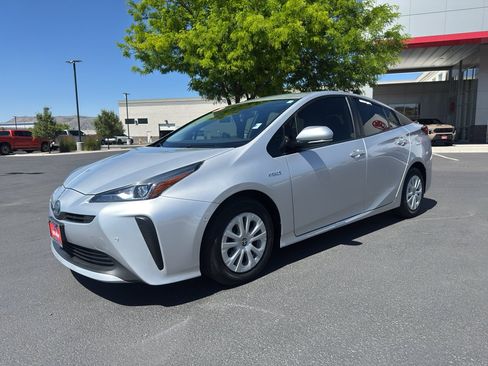 Used 2019 Toyota Prius LE FWD image 5