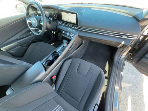 Used 2025 Hyundai Elantra SEL image 33