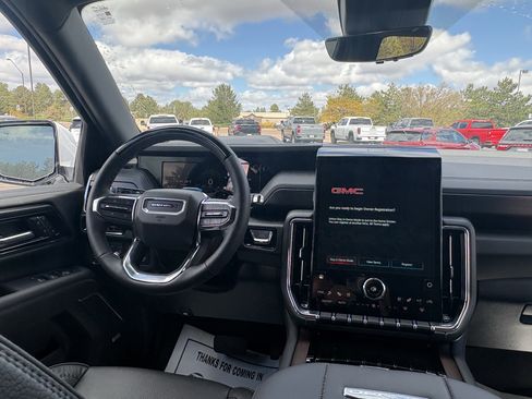 New 2026 GMC Yukon Denali w/ Denali Reserve Package AWD/4WD image 3