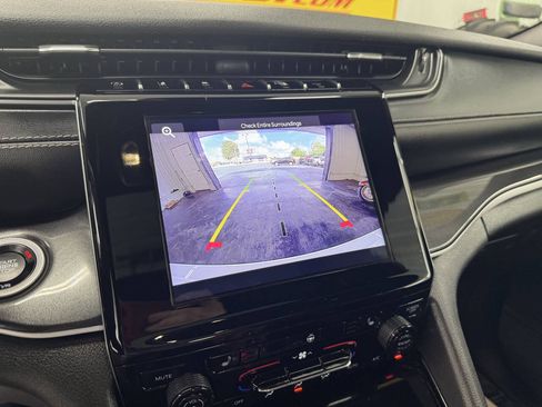 Used 2023 Jeep Grand Cherokee Altitude RWD image 30