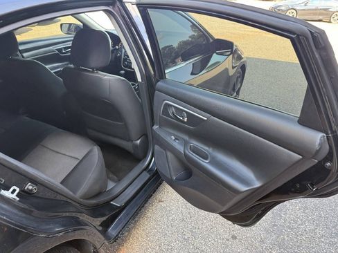 Used 2016 Nissan Altima 2.5 SR w/ LED Appearance Package FWD image 14