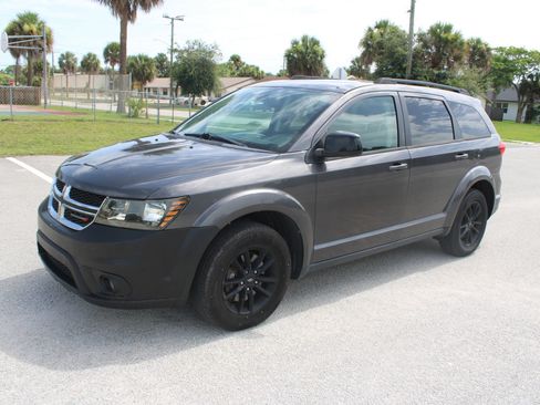 Used 2019 Dodge Journey SE w/ Connectivity Group FWD image 5