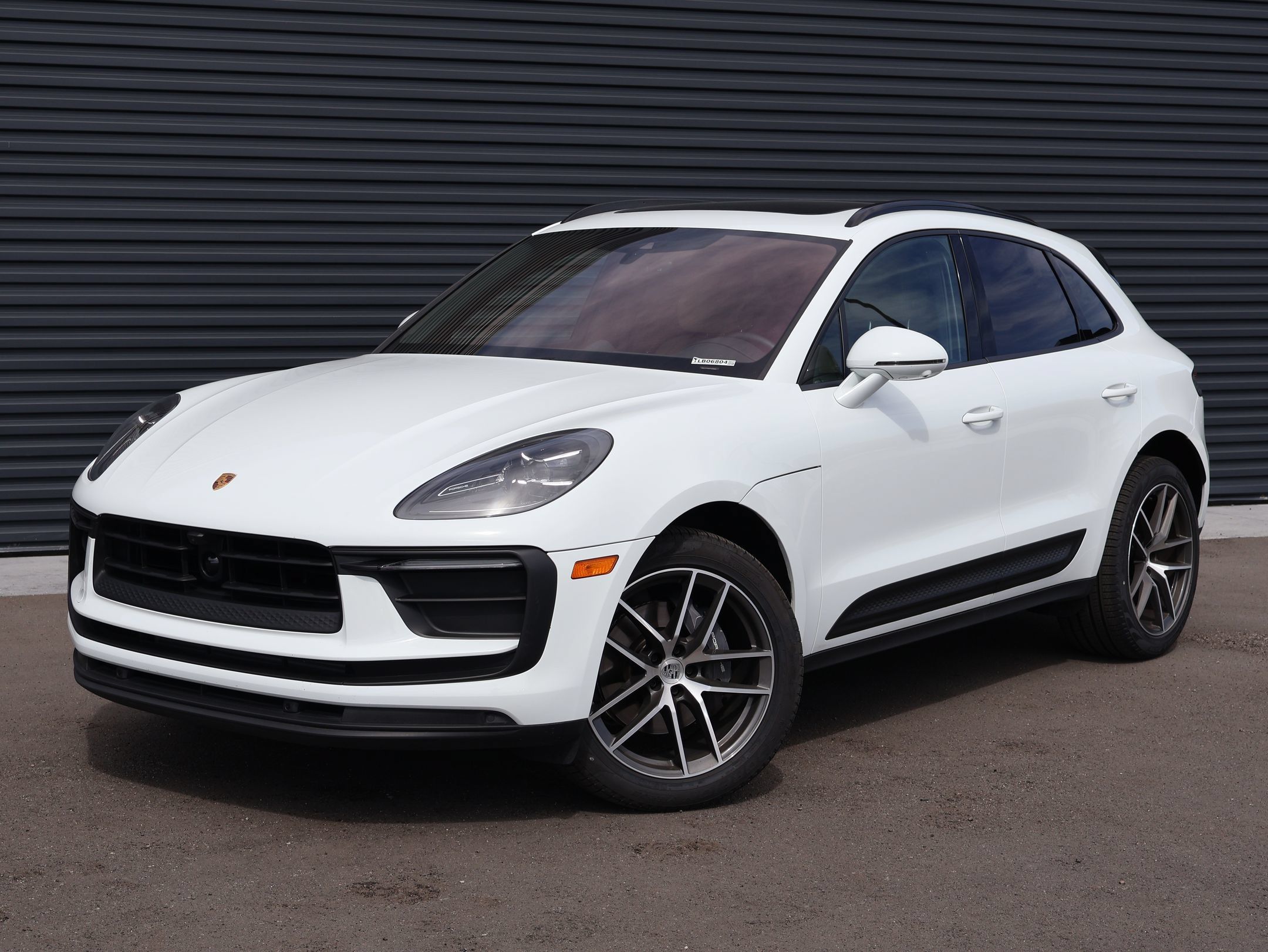 Certified 2026 Porsche Macan AWD/4WD image 1