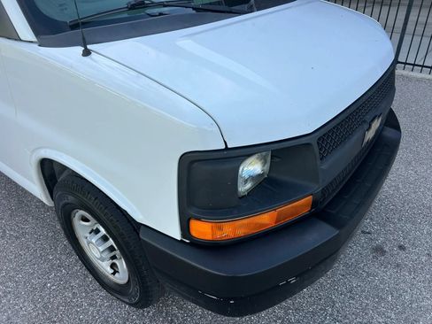 Used 2014 Chevrolet Express 2500 Extended RWD image 2