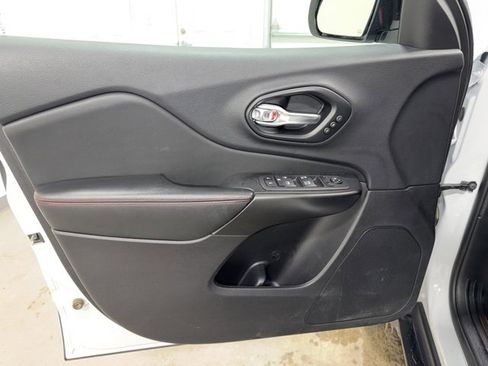 Used 2022 Jeep Cherokee Trailhawk w/ Premium Leather Package image 10