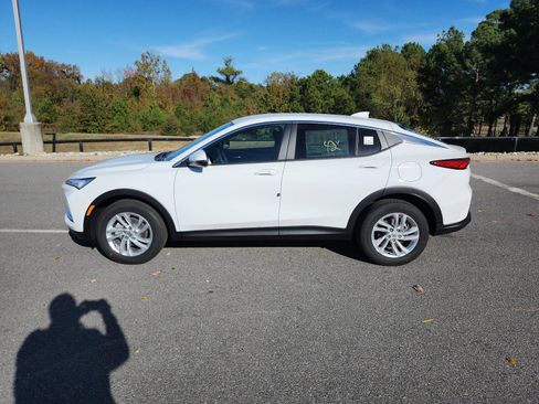 New 2026 Buick Envista Preferred image 2