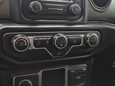 Used 2020 Jeep Wrangler Sport image 20