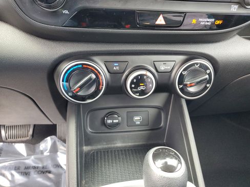 Used 2021 Hyundai Venue SE image 22