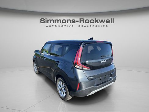 Used 2025 Kia Soul LX w/ LX Technology Package FWD image 3