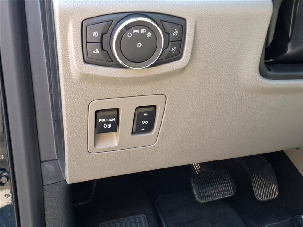 Used 2018 Ford F150 XLT w/ Equipment Group 302A Luxury AWD/4WD image 19