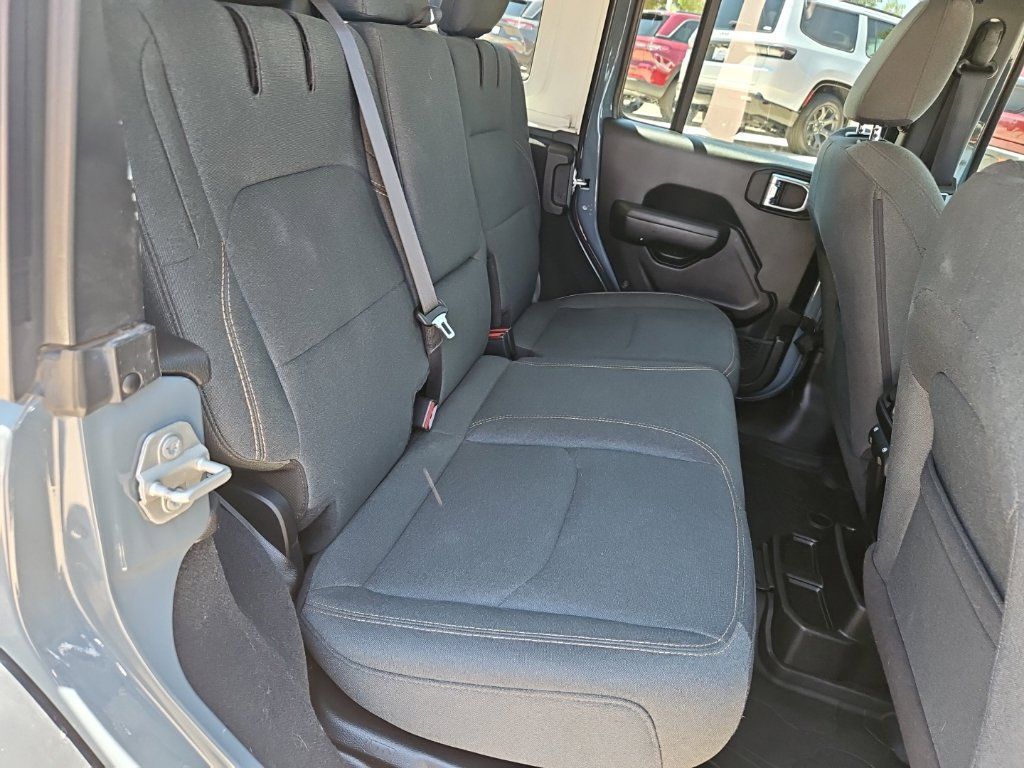 Used 2024 Jeep Wrangler Unlimited AWD/4WD image 27